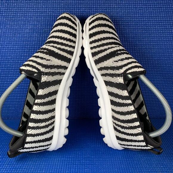 🔴 SKECHERS GOGA MAT STRETCH FIT Women`s Size 9 Black White Comfort Shoes 124176 - Picture 5 of 8